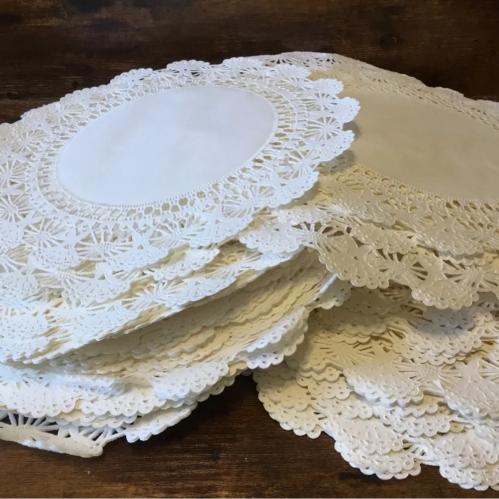 10” Paper DOILIES approx. 200. For placesettings, desserts, cakes, centerpieces